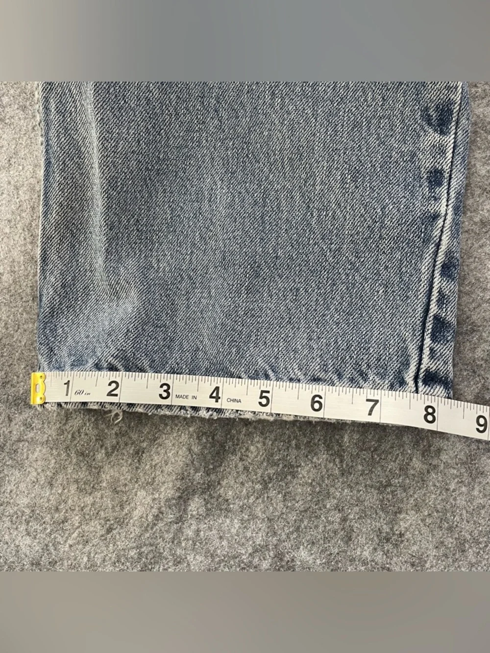 Levis 550 Relaxed Fit Jeans Mens 36x34 Blue Light Wash Distressed 100% Cotton - Picture 13 of 16